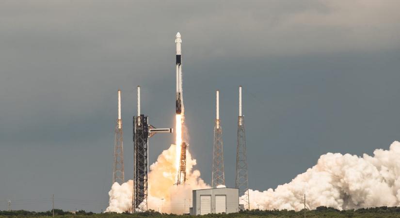 Az ISS legénységének evakuálása után egy felrobbant rakéta miatt is aggódhat a NASA