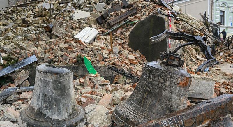 A harangokkal együtt zuhant a földre a református templom tornya