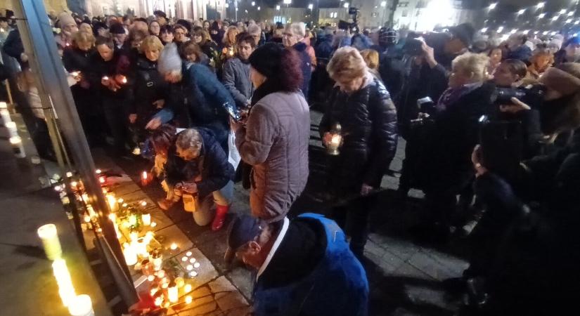 Mécsest gyújtottunk a legnagyobb magyar jampec emlékére