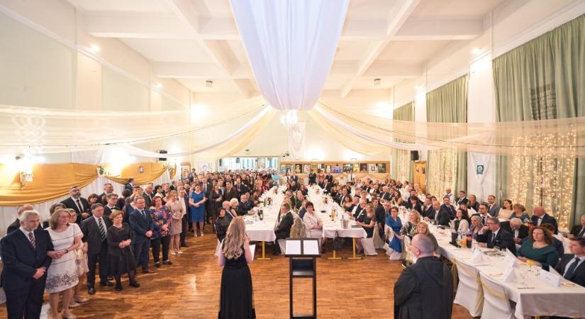 Báloztak a bencések Győrben