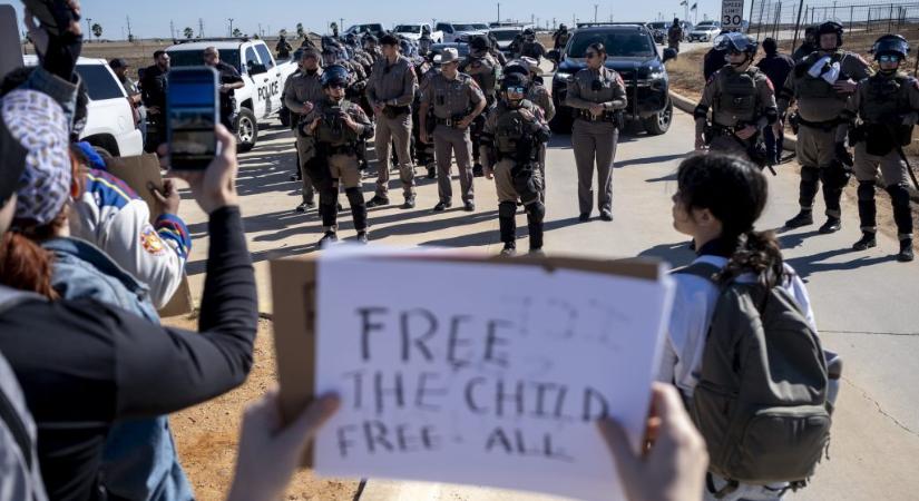 Súlyosan megbetegedett egy ICE által őrizetbe vett 18 hónapos kislány, hetekkel később kapott csak megfelelő orvosi ellátást