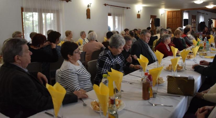 Szepesi Tibor: „Az egymás iránti odafigyelés valódi érték” – Tisztújítás Karcagon – galériával