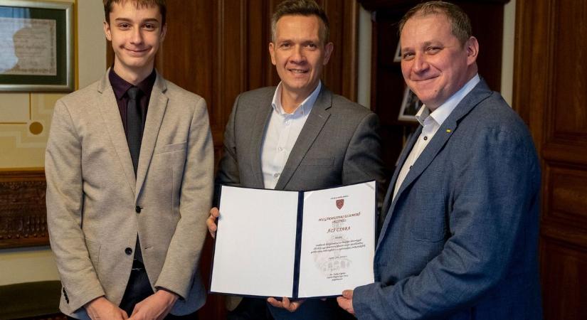 Elismerés az Ibolya-tavi életmentésért