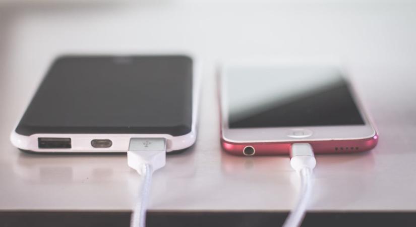 A telefon sokkal hamarabb tönkre mehet, ha a töltésénél erre nem figyel