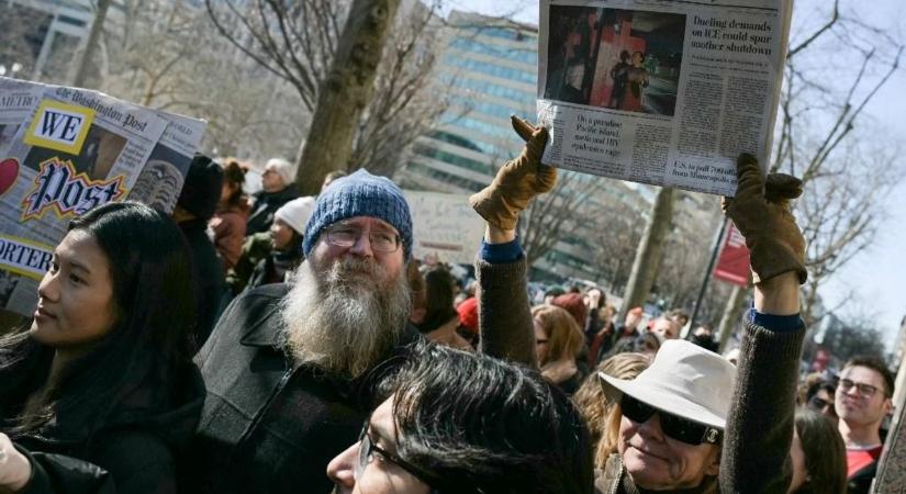 Összeomlik az amerikai Népszabadság, a milliárdos tulaj szerint most születik újjá, Trump mosolyog