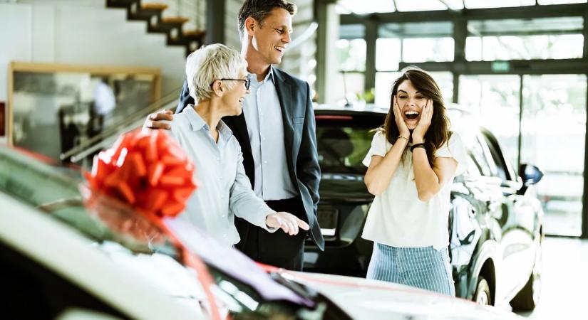 Ajándékozás családon belül és kölcsön másoknak – Ezeket érdemes tudni a vagyonátruházásról és a szívességről