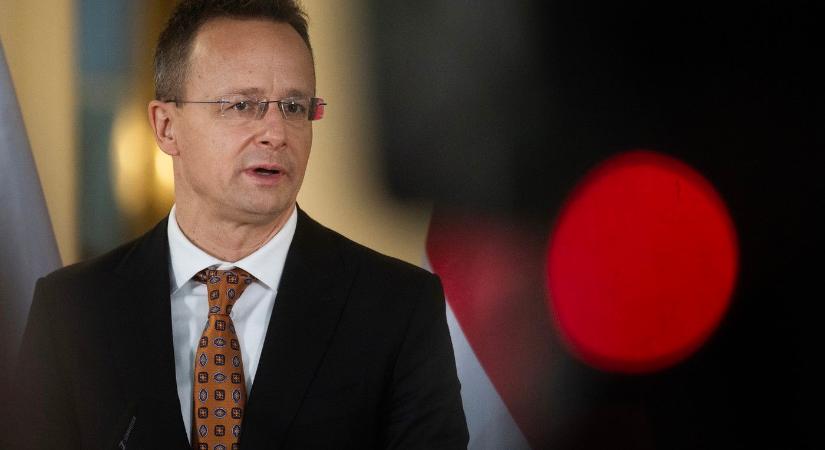 Csapatot váltott Szijjártó Péter, ezzel elárulta a Budapest Honvédot?