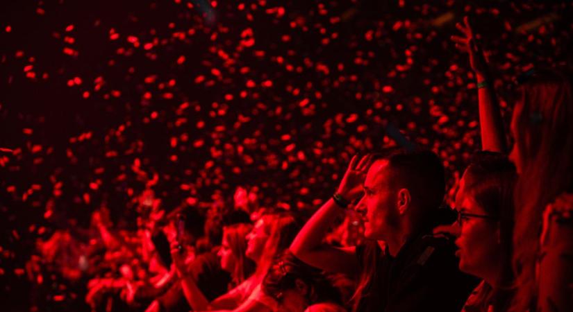 Emberségből jelesre vizsgázott a fehérvári házaspár a Parno Graszt koncert után – szívmelengető történet terjed