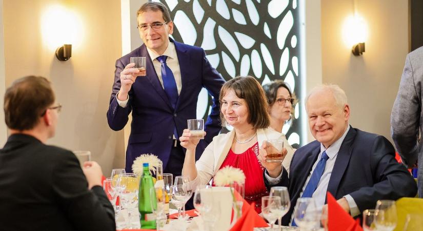 Fúziós konyha és borkostoló a Második Pannonhalmi Polgári Bálon - fotók, videó