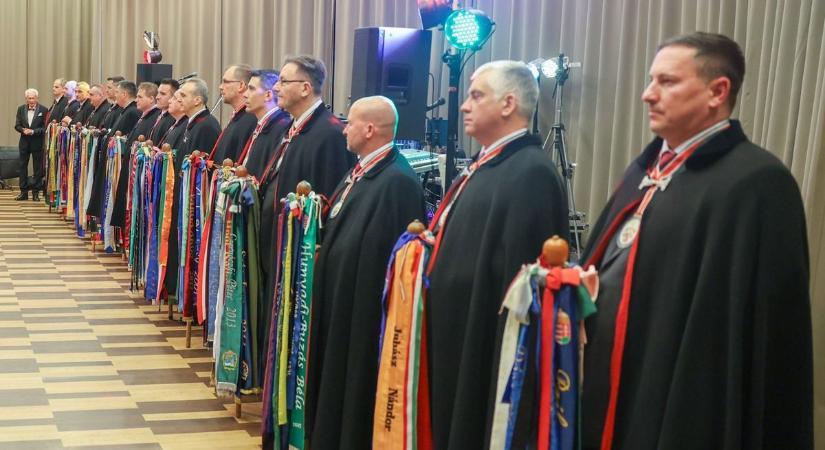 Bált rendeztek az új fertálymesterek tiszteletére Egerben