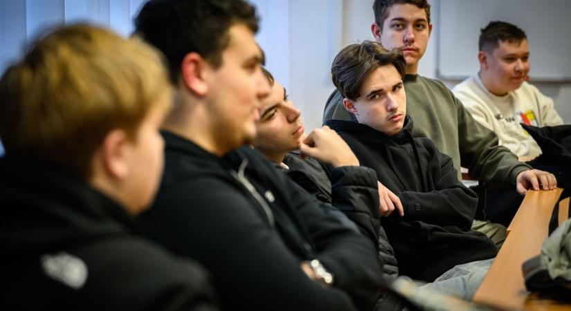 Kalapácstól a rivaldafényig – Dráma és közösség a Vas-Villá’-ban