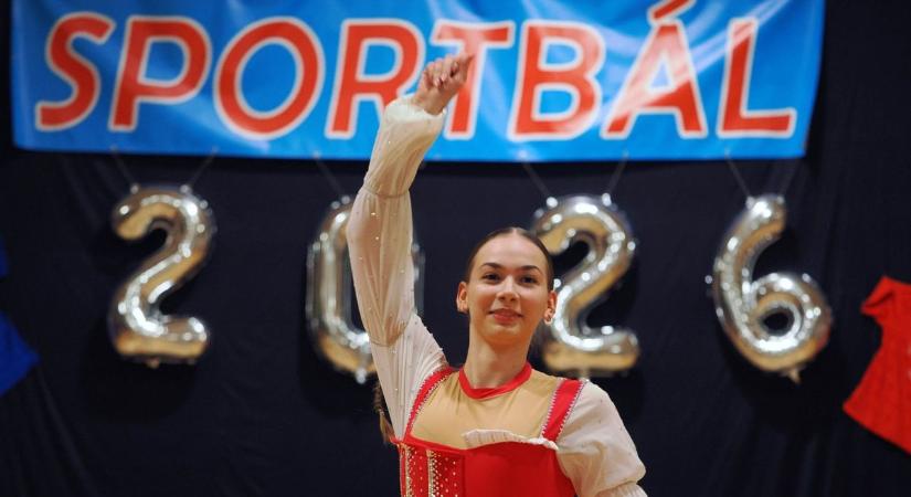 Hajnalig tartott a jubileumi sportbál Alsóörsön (galéria)