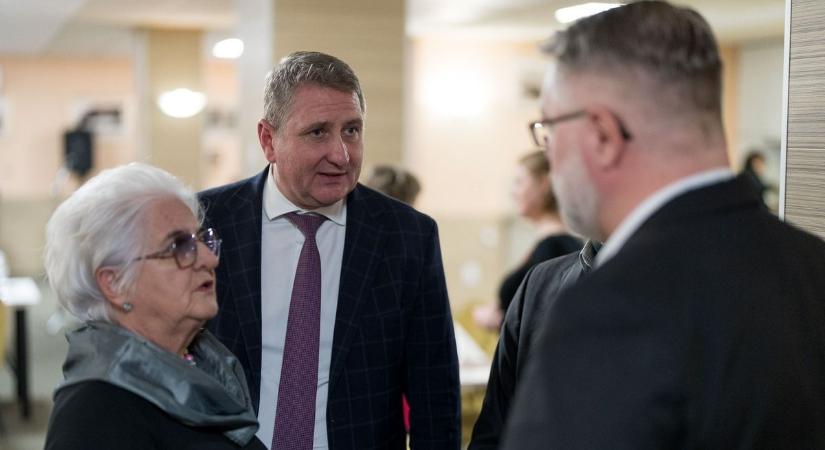 Ismét randevúztak a civilek Egerben