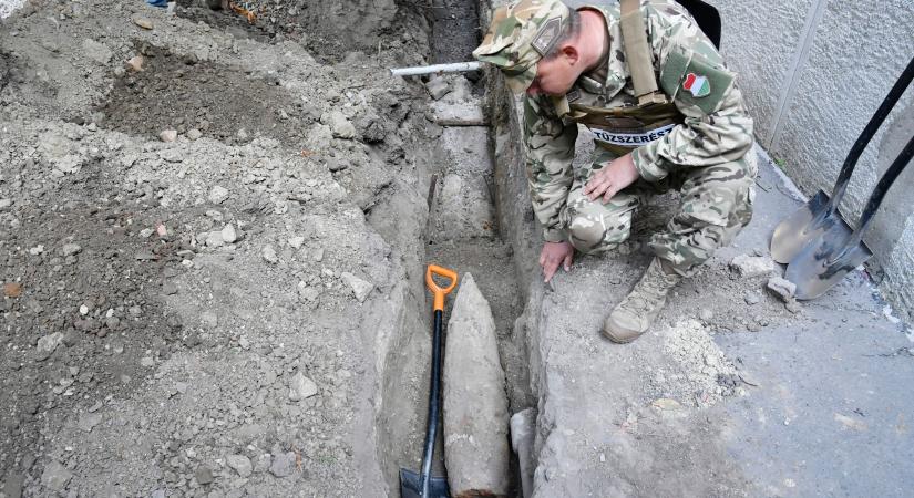 Robbanóeszközt találtak a Dunánál