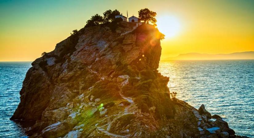Ezen a gyönyörű szigeten forgatták a Mamma Mia!-t: 6 közeli úti cél, ami ismerős lehet a filmekből