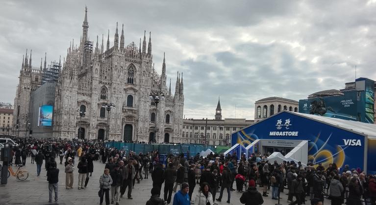 Milánó főterén is dübörög az „új olimpiai sportág”, Dóm–Merchandising 0–1