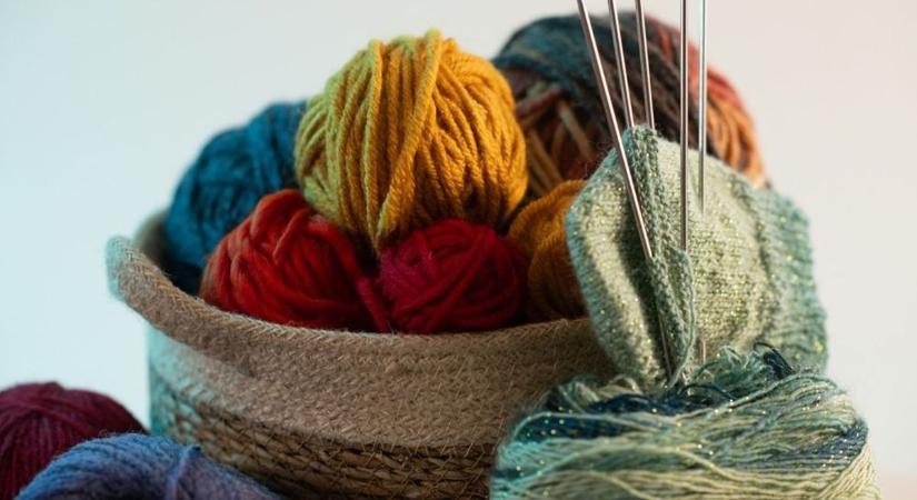 Elő a kötőtűvel! Új foglalkozás indul a zalai könyvtárban