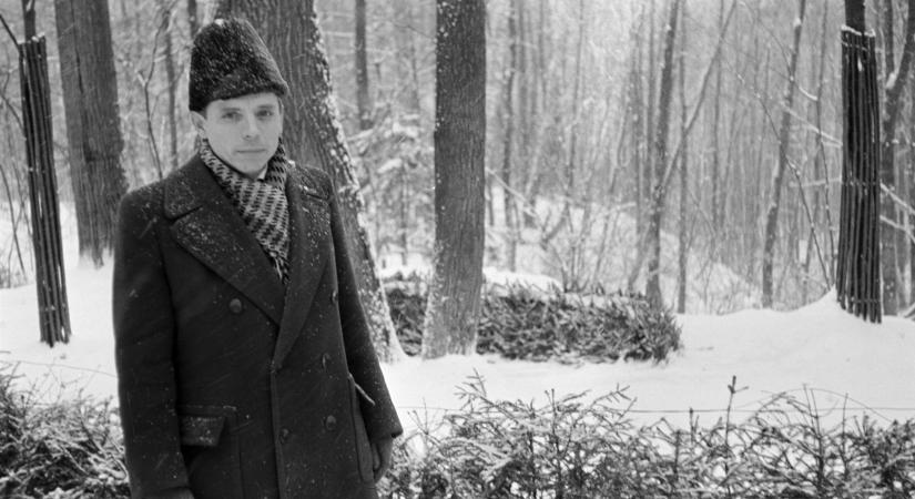 Ilyen formabontó télikabátokban vészeltük át a telet a múlt században – Galéria