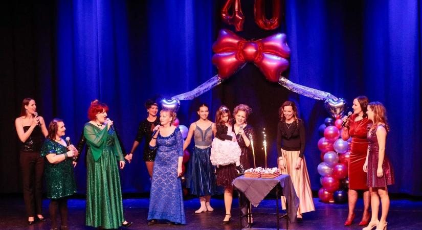 Álmokból a színpadra - ilyen volt Regős-Foki Veronika 40. születésnapja vastapssal és meglepetésekkel