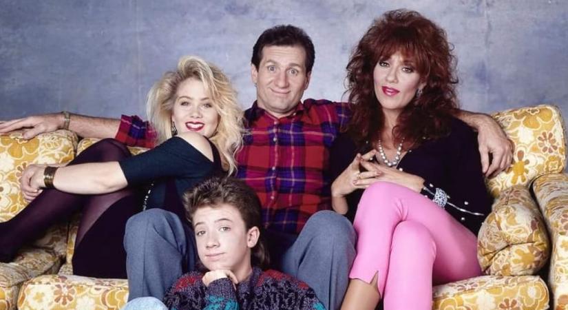 Ma már el sem készülhetne, mégis imádtuk: akkor és most képeken az Egy rém rendes család sztárjai