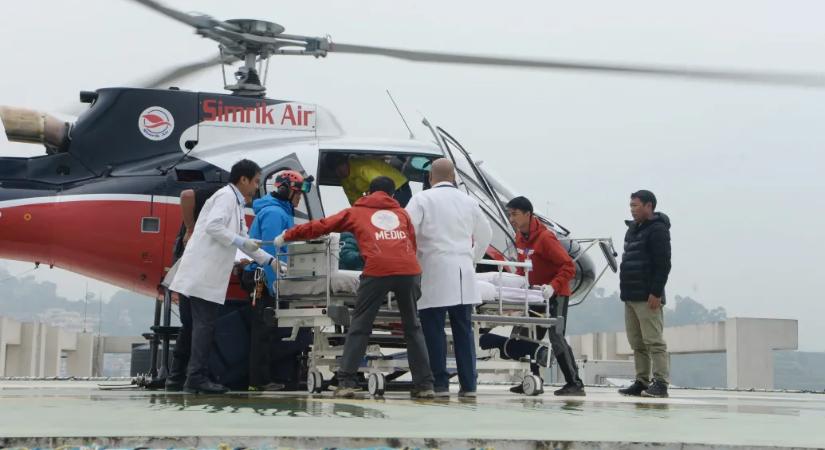 Megbetegített túrázók az Everestnél: 20 millió dollárt hozhattak a szélhámos helikopteres mentések