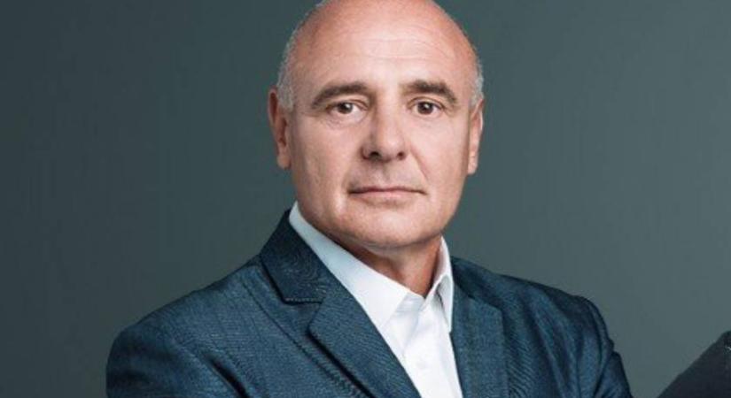 Rónai Egon felesége selyem estélyiben ragyogott a díjátadón: Zsanettet új frizurájával alig ismertük fel