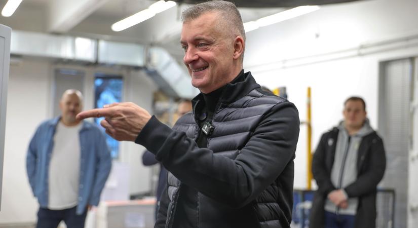 Kommandante Kubatov megtiltotta a gyerekeinek, hogy lila fehérneműt vegyenek fel