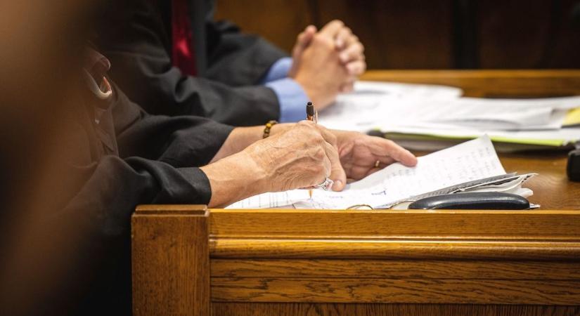 Hivatali vesztegetés: önkormányzati korrupciós ügy kerül a Pécsi Ítélőtábla elé