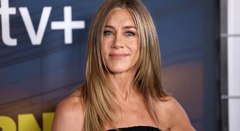 Az 57 éves Jennifer Aniston olyan lapos hasat villantott, hogy eldobod az agyad: szexi edzőszettekben pózolt