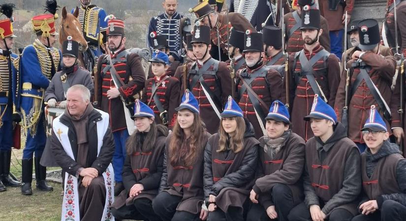 Vármegyénk büszke lehet: ünnep az új piski obeliszknél