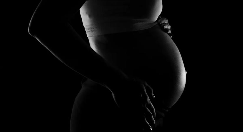 Influenzaoltástól bénult le a kismama: "Attól féltem, nem foghatom majd a karjaimba a lányomat"