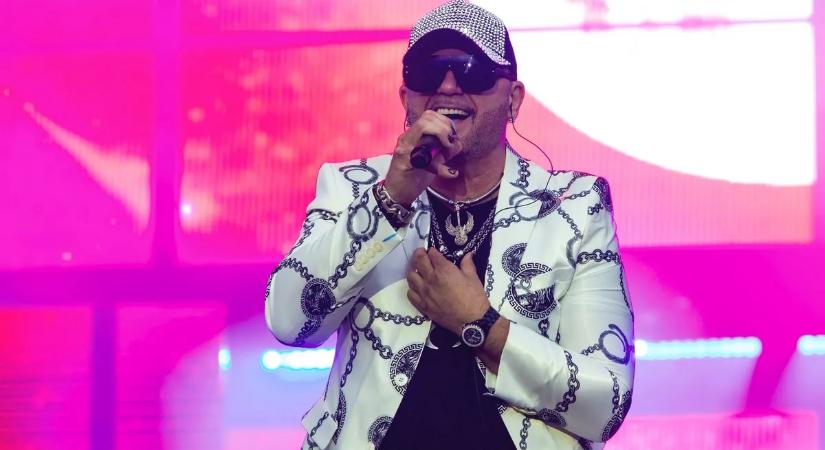 Hoppá! Kozsó barátnőjének kezén eljegyzési gyűrű lenne?