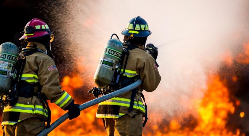 Terhesen rohant haza, amikor látta, hogy ég a házuk – 2 nappal később megszülte kislányát