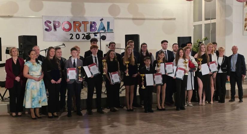 A legjobb sportolókat díjazták Barcson