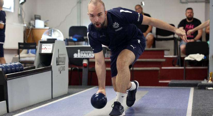 Bajnokot avattak a kaposvári tekézők