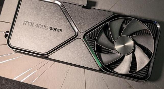 Lyukat égetett egy felhasználó gépébe egy RTX 4080 SUPER a tesztelés során