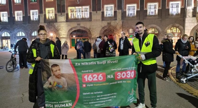 Szabadkára értek a gyerekekért gyalogoló fiatalok