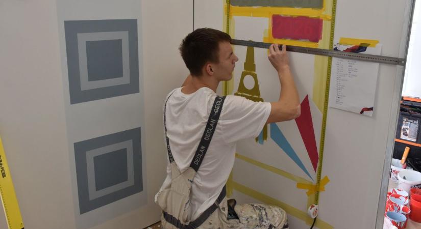 Nem mindennapi alkotásokkal díszítették a falakat Karcagon – galériával, videóval