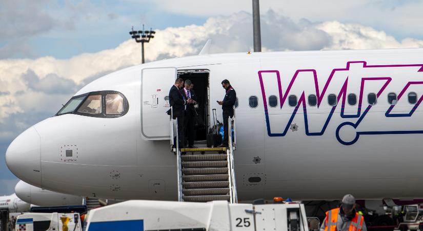Vadászgépeket riasztottak a Wizz Air egyik járatához, mire kiderült, hogy csak egy gyerek hülyéskedett a szülei mobiltelefonján