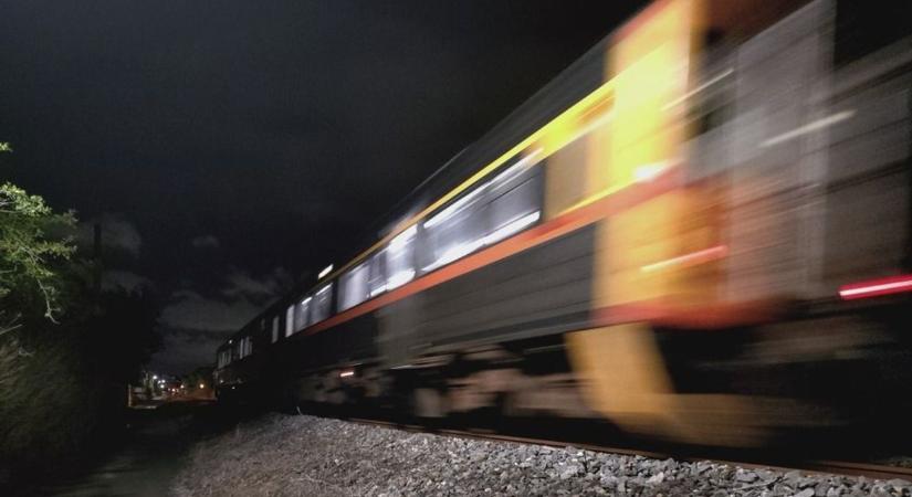 Elgázolt egy embert a vonat, hosszabb a menetidő a győri fővonalon