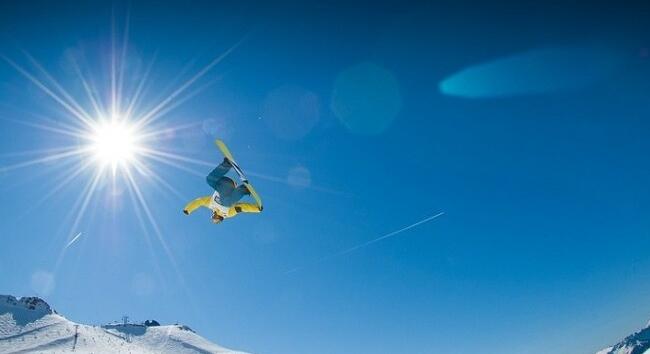 Téli olimpia 2026: síugrás, gyorskorcsolya és új alpesi szám a hétfői programban