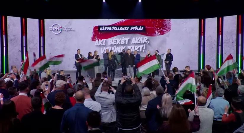 Erről szól valójában a Nélküled című szám, egy ország rázkódik meg az igazságon