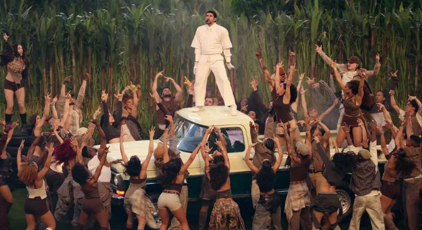 Hiába folyik vér Amerika utcáin, Bad Bunny a bulit és a szeretetet választotta