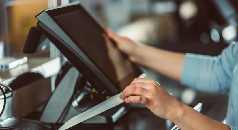 Vannak vásárlók, akiknek egyszerűen drágábbak az önkiszolgáló kasszák