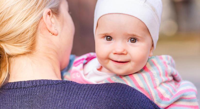 Kórházból fogadott be csecsemőt egyedülállóként…