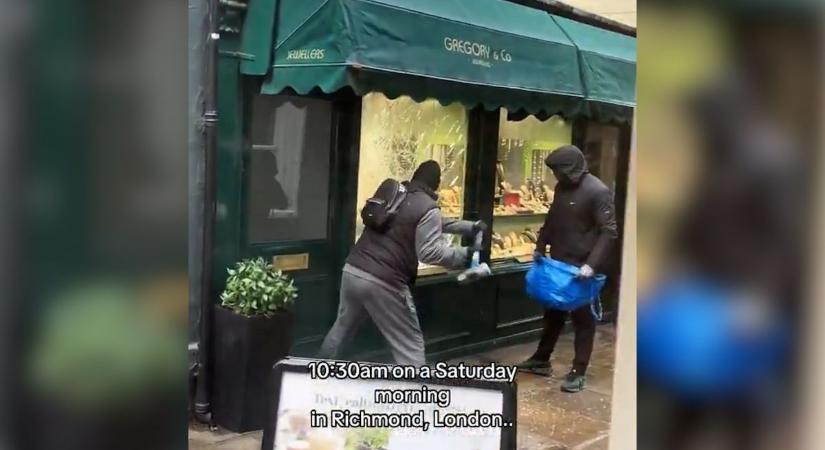 Döbbenetes felvétel Londonból: bontókalapáccsal zúzták a kirakatot, a tömeg csak állt és videózott – itt tart a Nyugat