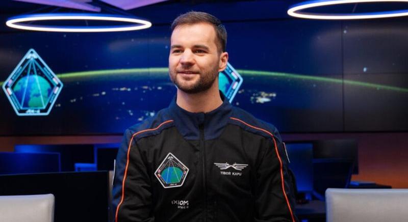 Kapu Tibor űrhajós a TV2 barna bombázójával bálozott