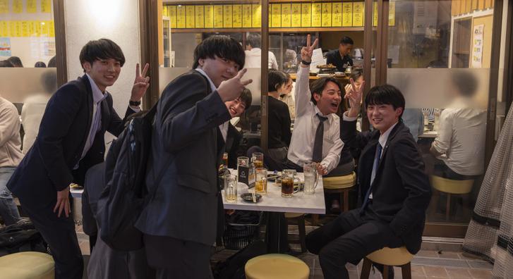 Új bár nyílt Japánban azoknak, akik a munkájuk elhagyását fontolgatják