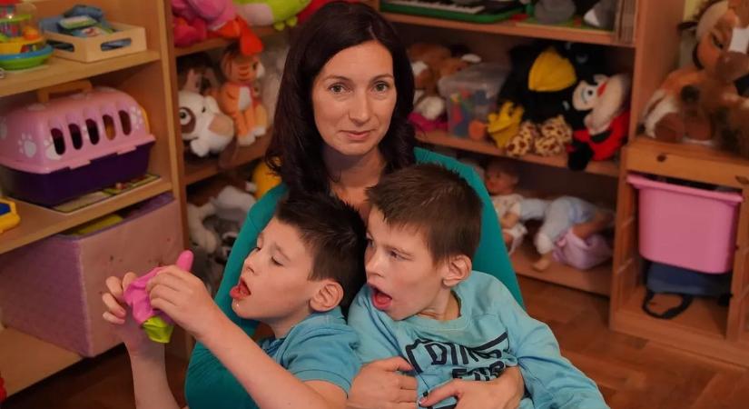 Két autista kisfia mellett talált rá a szerelem Juditra - ez volt a titka