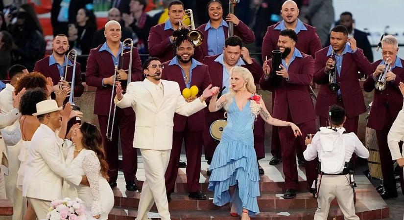 Videó: Lady Gaga és Ricky Martin is feltűnt – ilyen volt a Super Bowl félidei koncertje